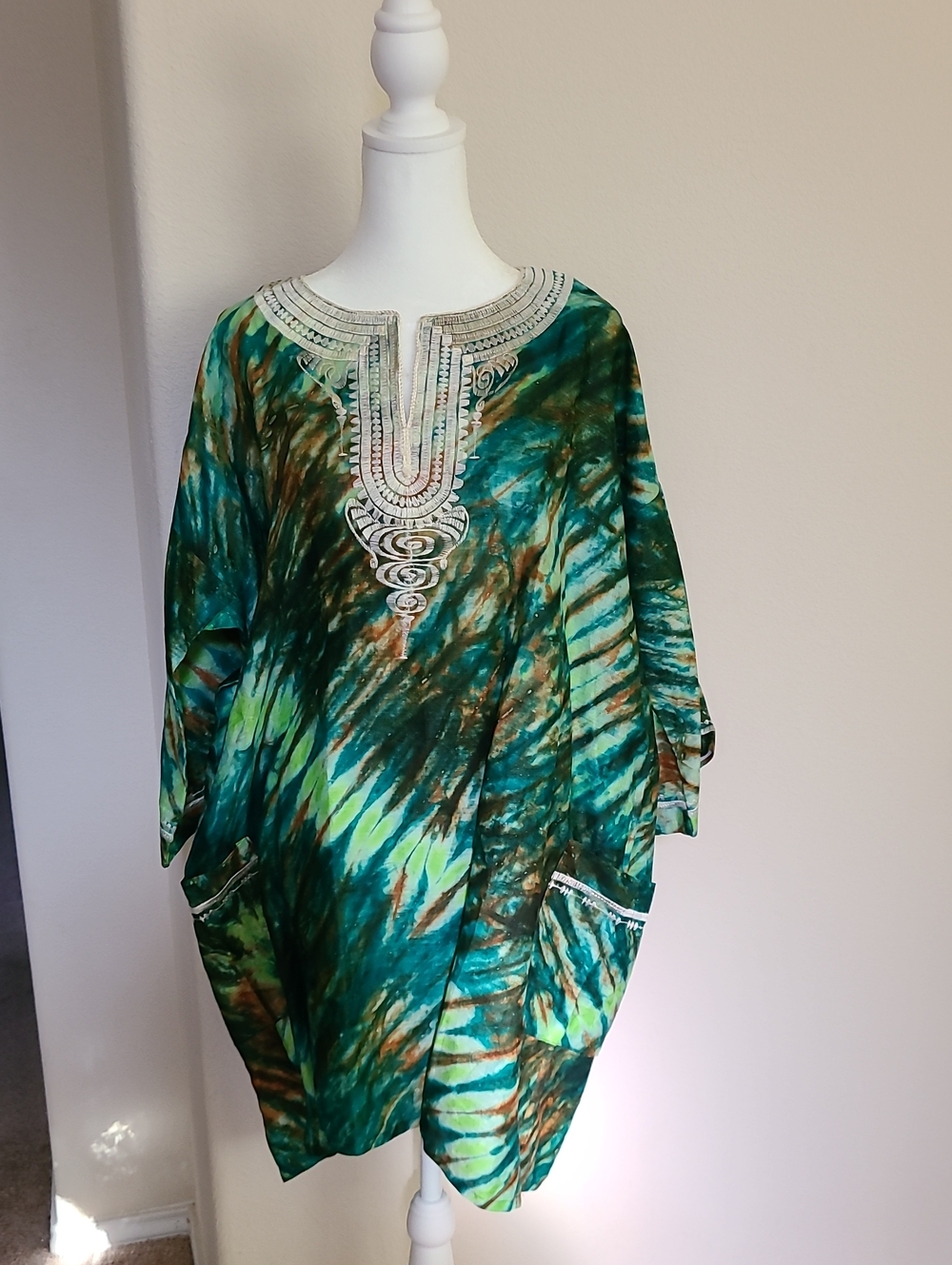 Artisan Handmade Green Tie Dye Rayon Bubu Kaftan Dress Embroidered Neckline